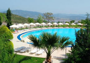 Отель Lakeside Garden Holiday Village  Богазичи 